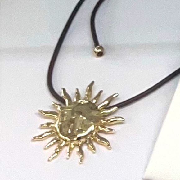 NWT ⚜️☀️⚜️ ATTERRI Gorgeous Sunburst Golden Tone Pendant Necklace - Picture 10 of 16